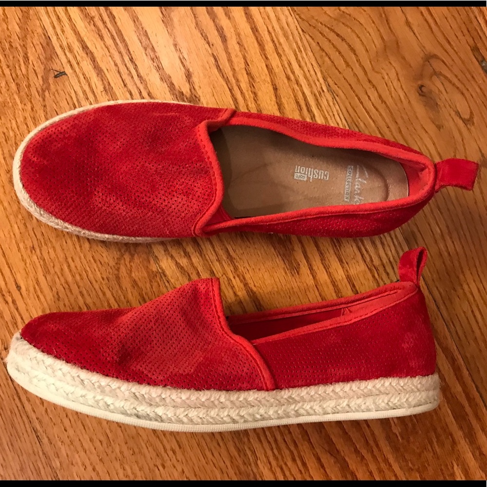 Euc Clarks Suede Casual Loafer, Red
